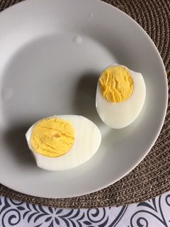 A picture of Hard boiled egg.