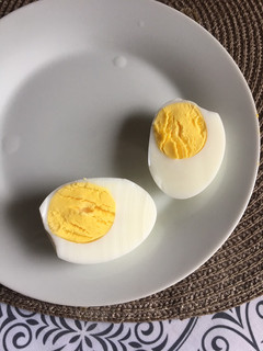 A picture of Hard boiled egg.