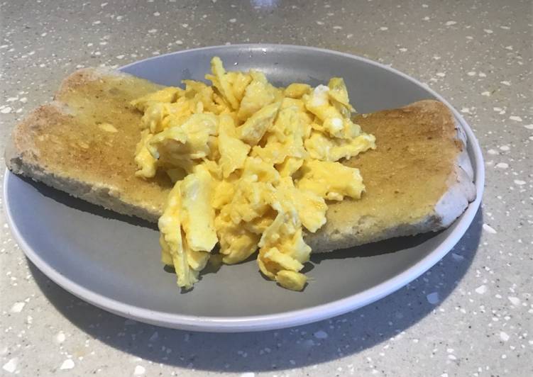 Steps to Make Quick Simple Scrambled Eggs