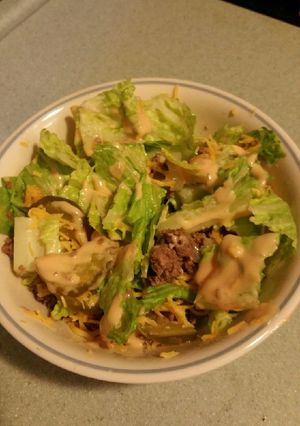 A picture of Mac Daddy Salad.
