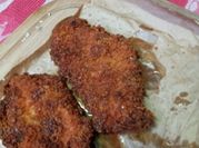 Una foto de pollo apanado frito