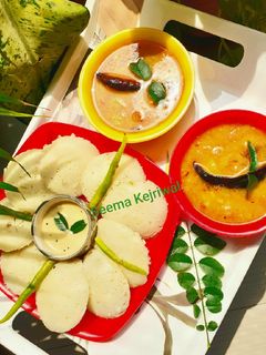 रवा इडली और सांबर (rawa idli aur sambar recipe in Hindi) रेसिपी मुख्य फोटो