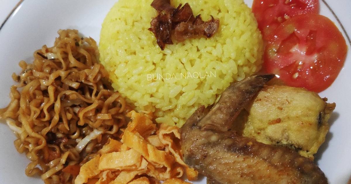 Resep Nasi kuning rice cooker+ayam goreng oleh Bunda Naqlan - Cookpad