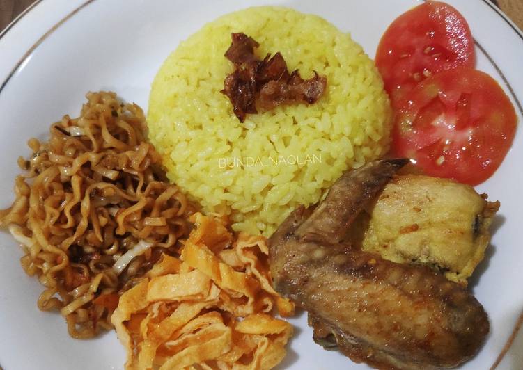 Resep Nasi kuning rice cooker+ayam goreng Lezat
