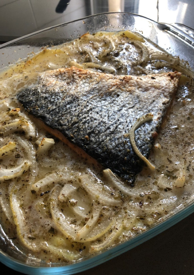Una foto de Salmón al horno