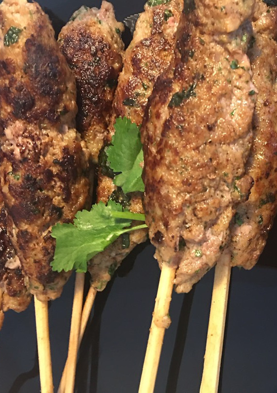 Una foto de Kebab y baba ganoush