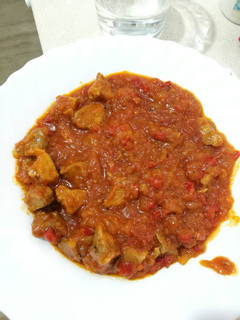 Una foto de Magra con tomate
