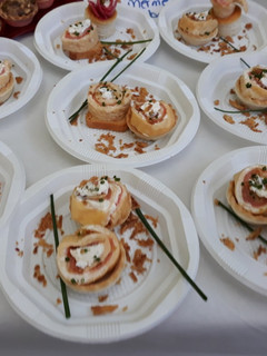 Una foto de Canapés de tortilla francesa, canapés de salami