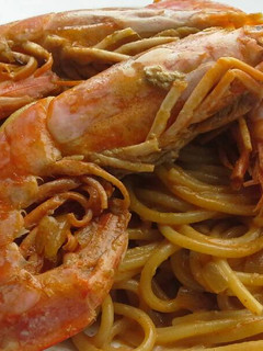 Una foto de Pasta con gambones al estilo de Marsella