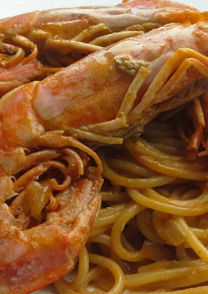Una foto de Pasta con gambones al estilo de Marsella