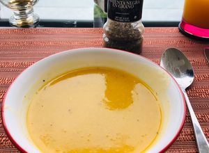 Una foto de Crema de papa amarilla