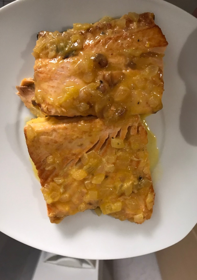 Una foto de Salmón en salsa de naranja