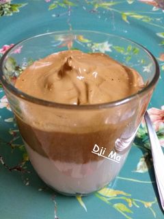 Dalgona kávé (felvert kávé) recept fotója