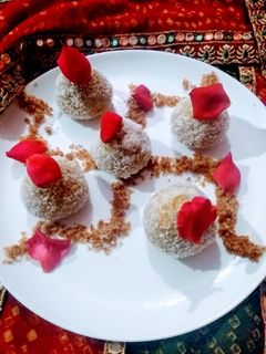 उकडीचे मोदक (Ukdiche Modak recipe in Hindi) रेसिपी मुख्य फोटो