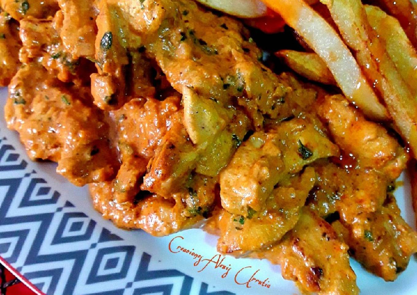 Tiras de Pechuga de pollo tandoori masala powder y curry verde