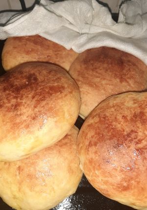 A picture of Khameeri naan 😊(fermented bread).