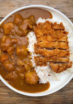 A picture of Japanese Curry Rice with Tonkatsu Pork Cutlet 🍛.