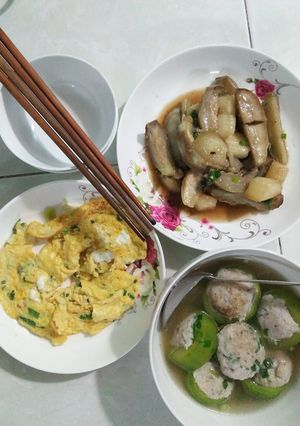 Hình của món Cà trắng xào-Trứng chiên-Canh bí đao nhồi cá thác lác.