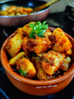 मसाला आलू अरबी सब्जी (Masala aloo arbi sabzi recipe in hindi) रेसिपी मुख्य फोटो
