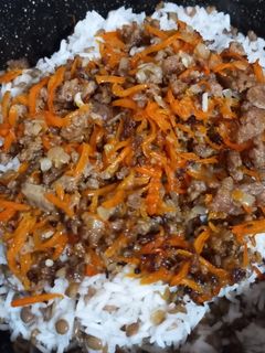 عکسی از دستور عدس پلو با تزیین هویج😋