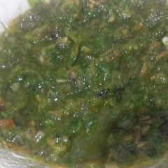 A picture of Green chutney.