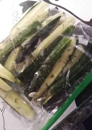 Zacskós 😀 savanyú uborka, cukkinivel recept fotója
