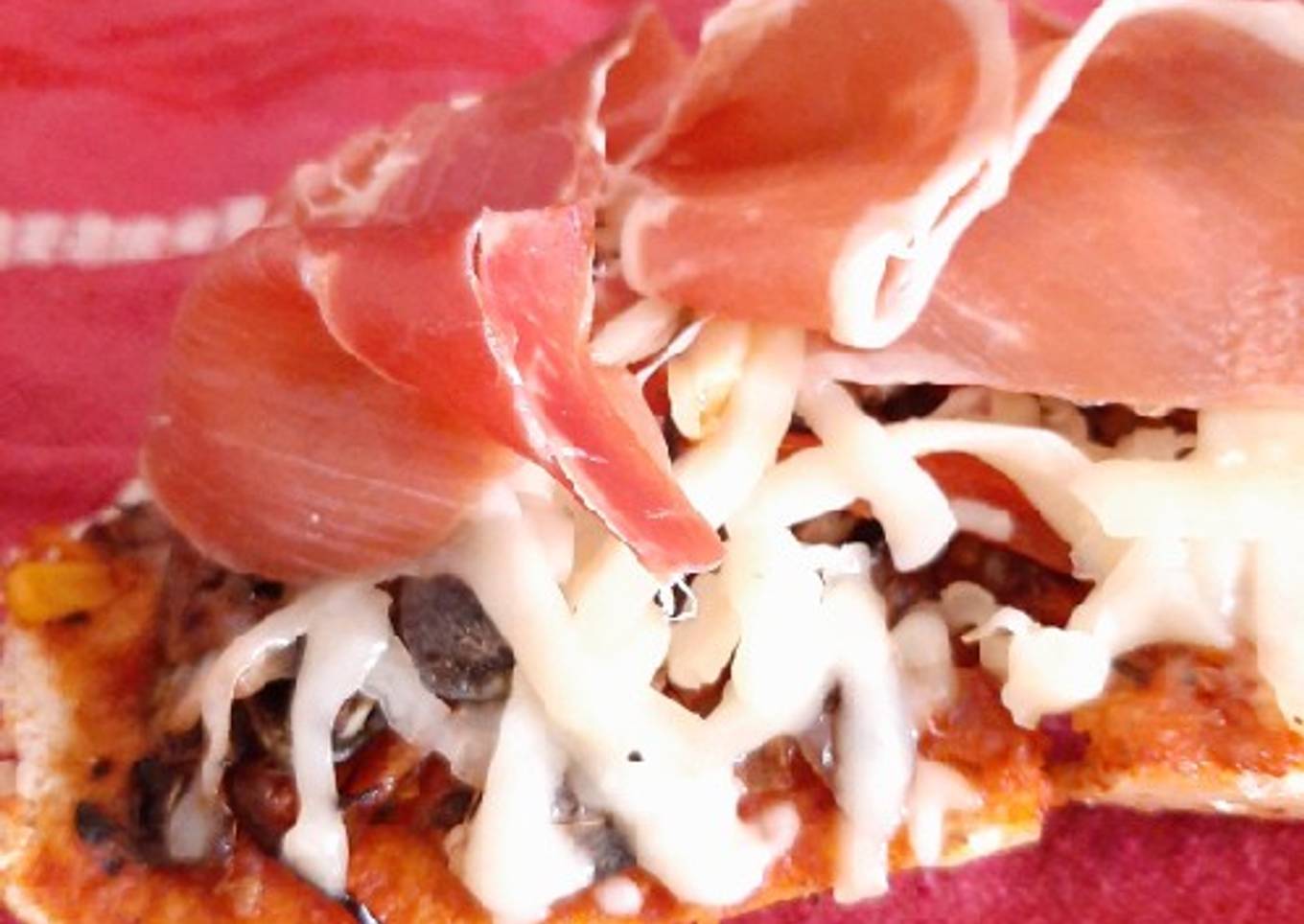 Mollete de huitlacoche y jamón serrano