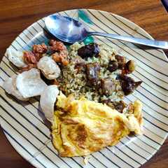 Nasi campur goreng (Nasi campur Bali goreng) রেসিপির প্রধান ছবি