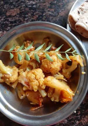 A picture of Aloo gobhi.