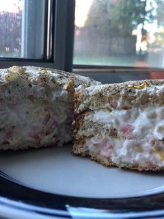 சீஸ்ஸி அமெரிக்கன் சாண்ட்விச் (Cheesy American Sandwich Recipe in Tamil) செய்முறை முக்கிய புகைப்படம்