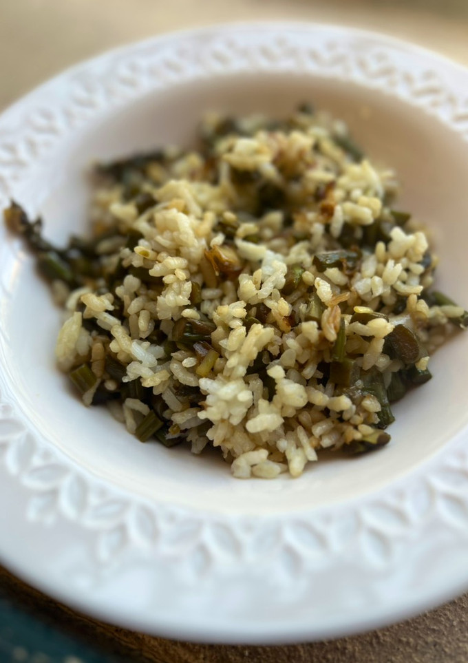 Una foto de Arroz blanco salteado con espárragos trigueros