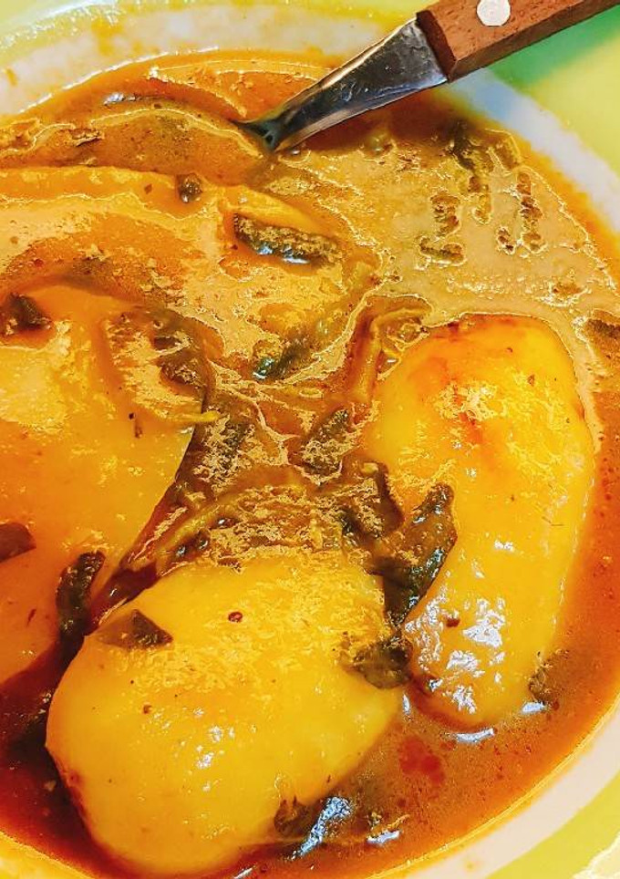 Una foto de Papas con verdolagas en salsa mixta, a la cerveza