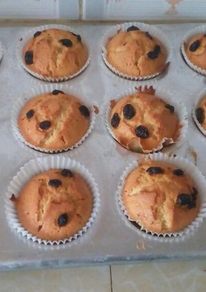 A picture of Vanilla & Raisin Cup cakes.