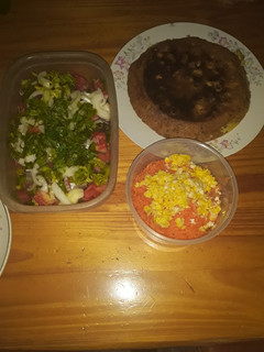 Una foto de Ensaladas y tortilla