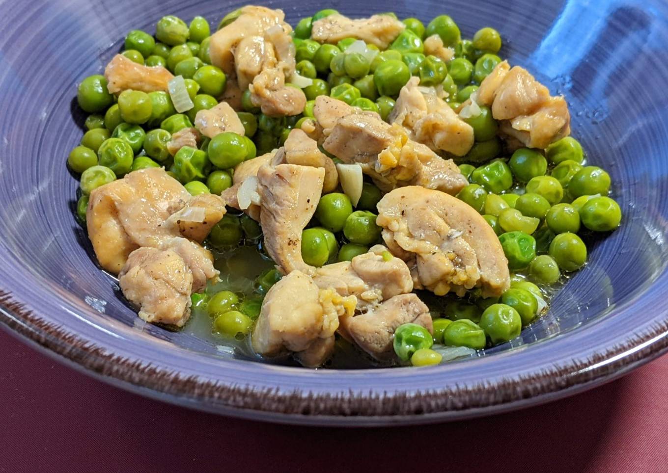 Pollo con guisantes al Jerez