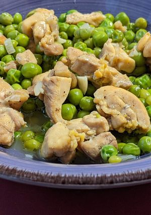 Foto principal de Pollo con guisantes al Jerez