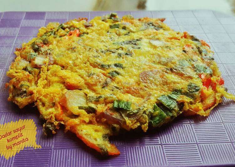 Resep Dadar telur sayur komplit #stay healthy w/ veggiesforenjoydiet Anti Gagal