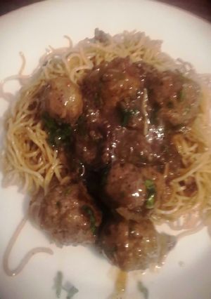 Une photo de Boulettes de bœuf du Général Tao et nouilles sautées