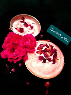 रोज़ श्रीखंड (rose shrikhand recipe in Hindi) रेसिपी मुख्य फोटो