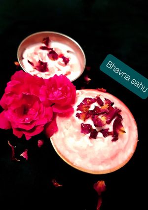 रोज़ श्रीखंड (rose shrikhand recipe in Hindi) रेसिपी मुख्य फोटो
