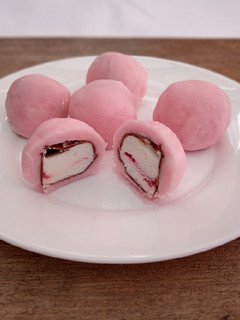 Una foto de Mochi relleno de helado