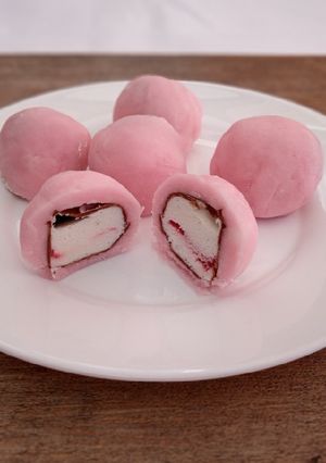 Una foto de Mochi relleno de helado