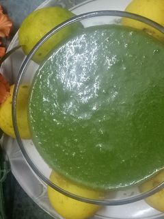 धनिया पुदीने की हरी चटपटी चटनी (Dhaniya pudina ki hari chatpati chutney recipe in hindi) रेसिपी मुख्य फोटो
