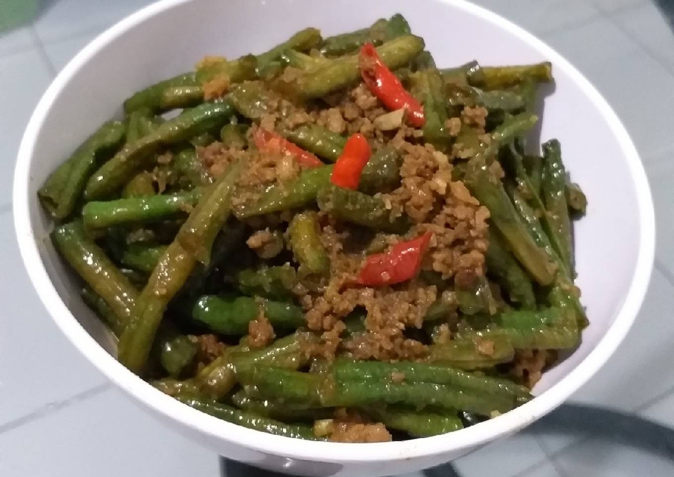 Kacang panjang siram daging cincang