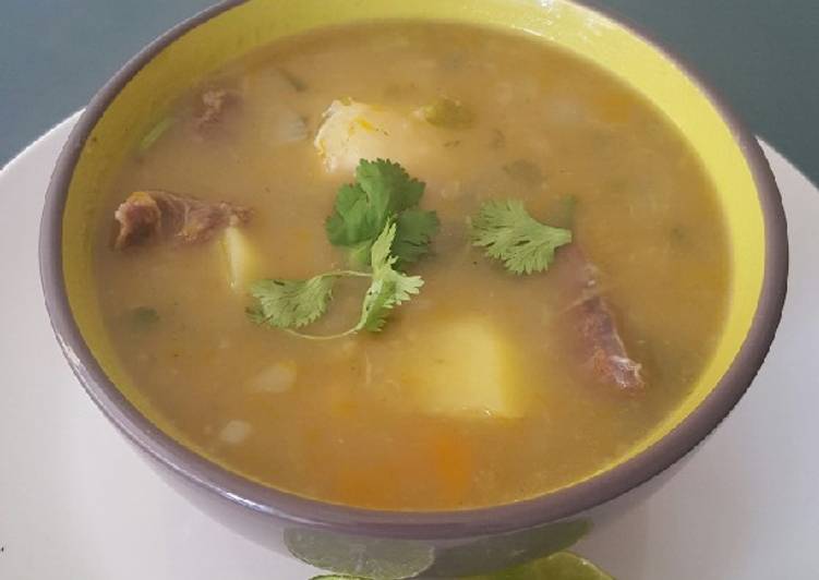 Sopa de costilla de res