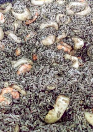 Foto principal de Arroz negro con calamares y gambas