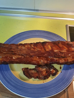 Una foto de Costillar al horno en salsa bbq!! Tipo Foster's