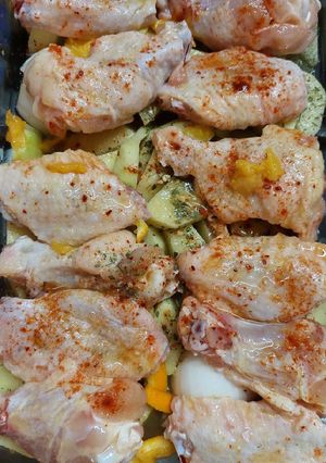 Una foto de Papa al horno con alitas