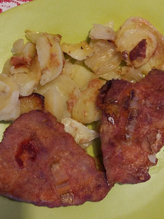 Sült karaj, hagymás, tört burgonyával recept fotója