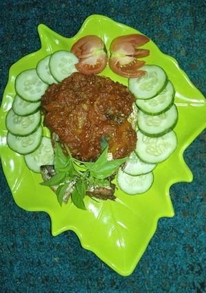 Foto resep Ikan layang goreng sambel tomat kemangi 💖